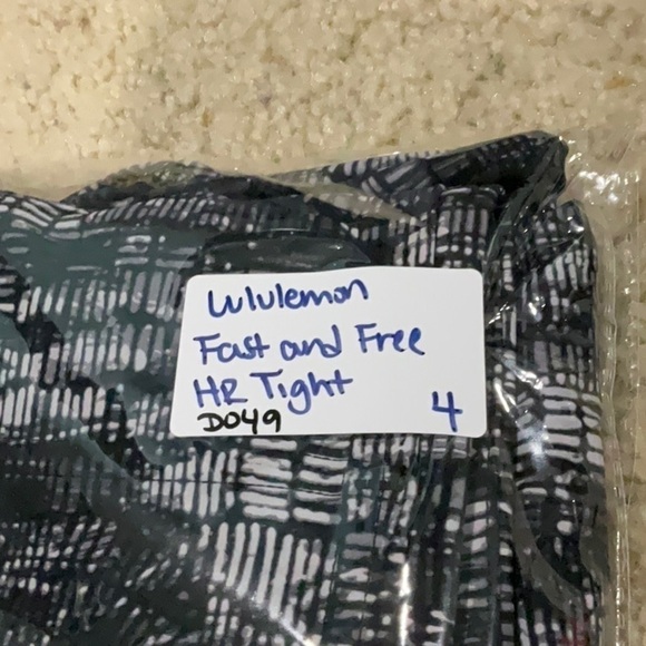 Lululemon Fast and Free High-Rise Tight 25" Lino Slide Alpine White Black Sz 4 - Picture 9 of 9